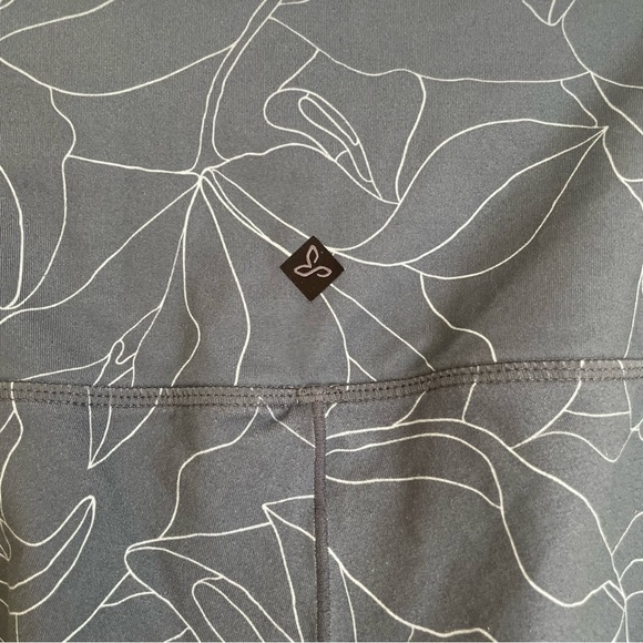 Prana Kimble High Rise Grey Floral Printed Leggings size small lotus cropped S - Picture 6 of 9